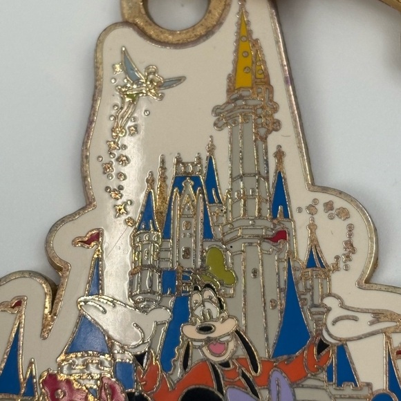 DISNEY PIN TRADING: Disneyland Resort - Where dreams come true 2008 w clasp - Picture 4 of 15